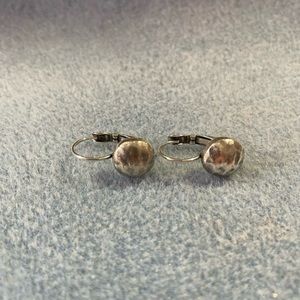 Leverback silvertone earrings with oxidized look